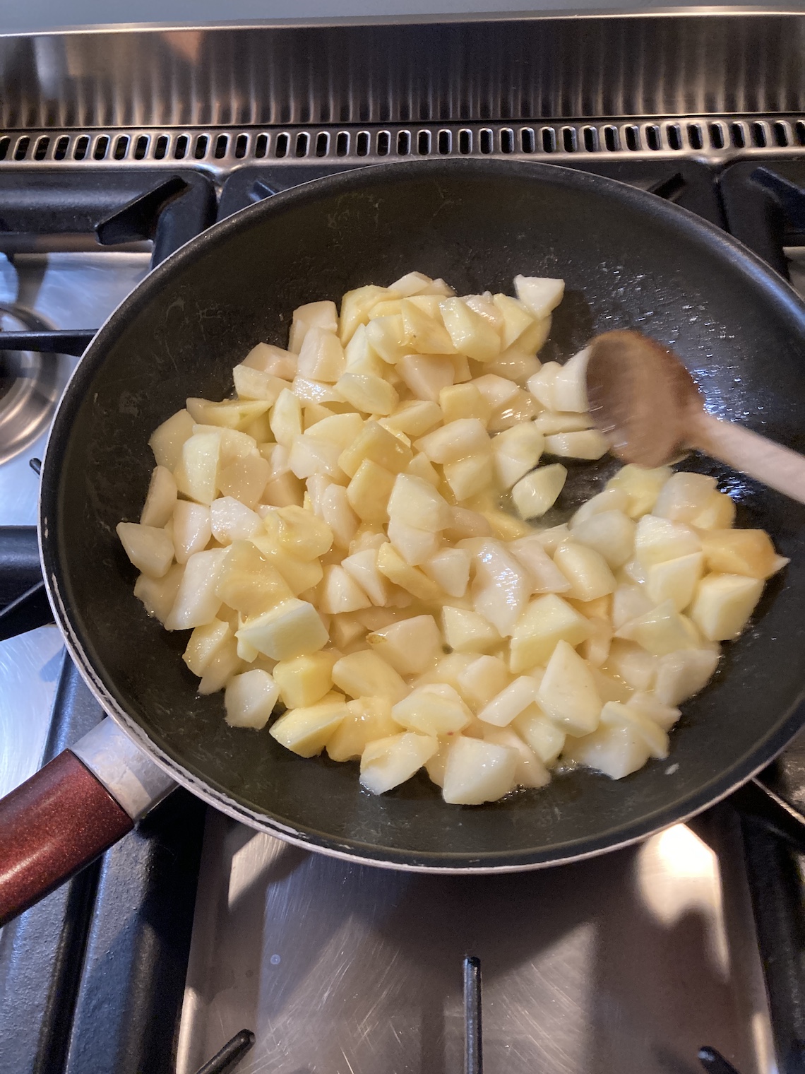 pomme et poire dans la poele